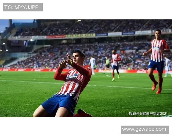 大连足球球星事件引发热议 球迷与媒体反应激烈再度聚焦俱乐部未来发展 大连足球球星事件引发热议 球迷与媒体反应激烈再度聚焦俱乐部未来发展