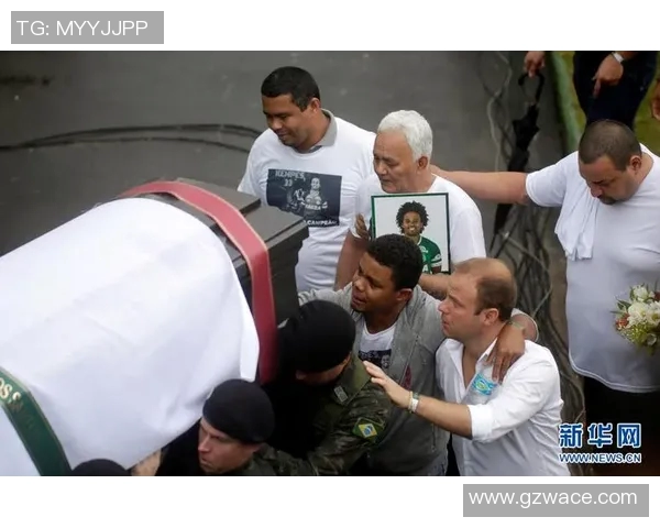 足球巨星罹难空难悲剧震惊世界绿茵传奇陨落引发无限哀思